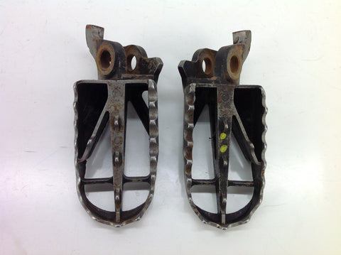 SUZUKI RMZ 250 2004 FOOT PEGS (2) 0047B